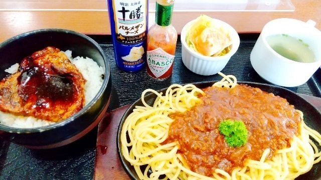 202111豚丼とミートスパ.jpg