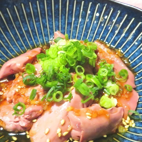 20221219炭焼きのおいで　鶏レバ刺.JPG